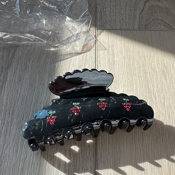 Strawberry Milk Mob Accessories - Strawberry Milk Mob Claw Clip